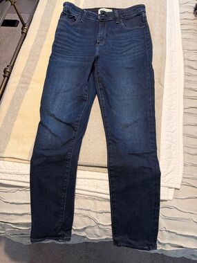 Abercrombie & Fitch Women's Skinny Jeans in Dark Blue Wash